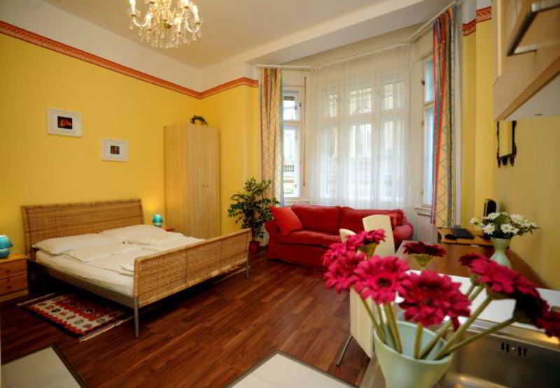 Club Apartments & Rooms Будапешт Экстерьер фото